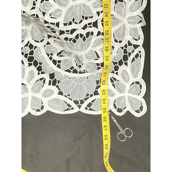 Imperial Elegance RN‎ 65899 White Floral Delicate Table Runner - Picture 3 of 11